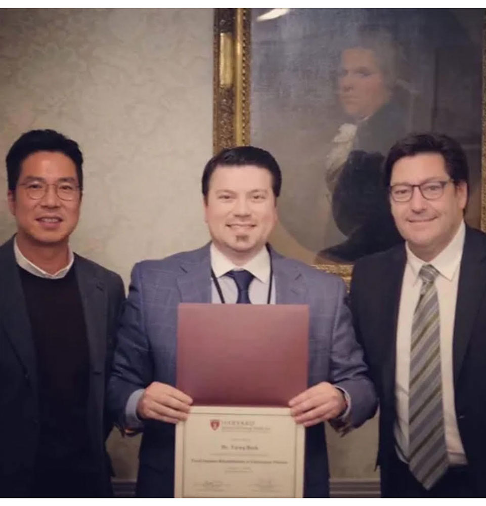 Dr Beck Harvard accepting award